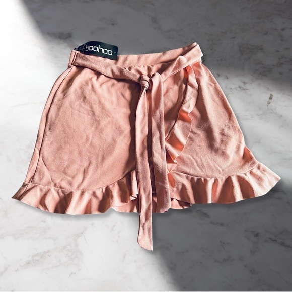 Boohoo Belted Frill Hem Crepe Mini Skirt In Rose Size 12 - Picture 3 of 5